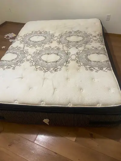 Queen size bed   For free pick up Sutherland, View more