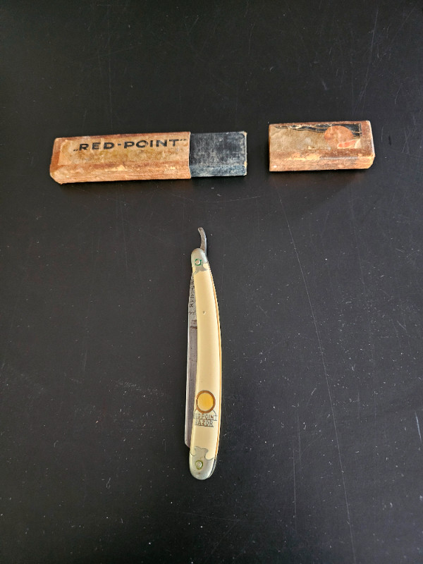 Red Point razor in Arts & Collectibles in City of Halifax