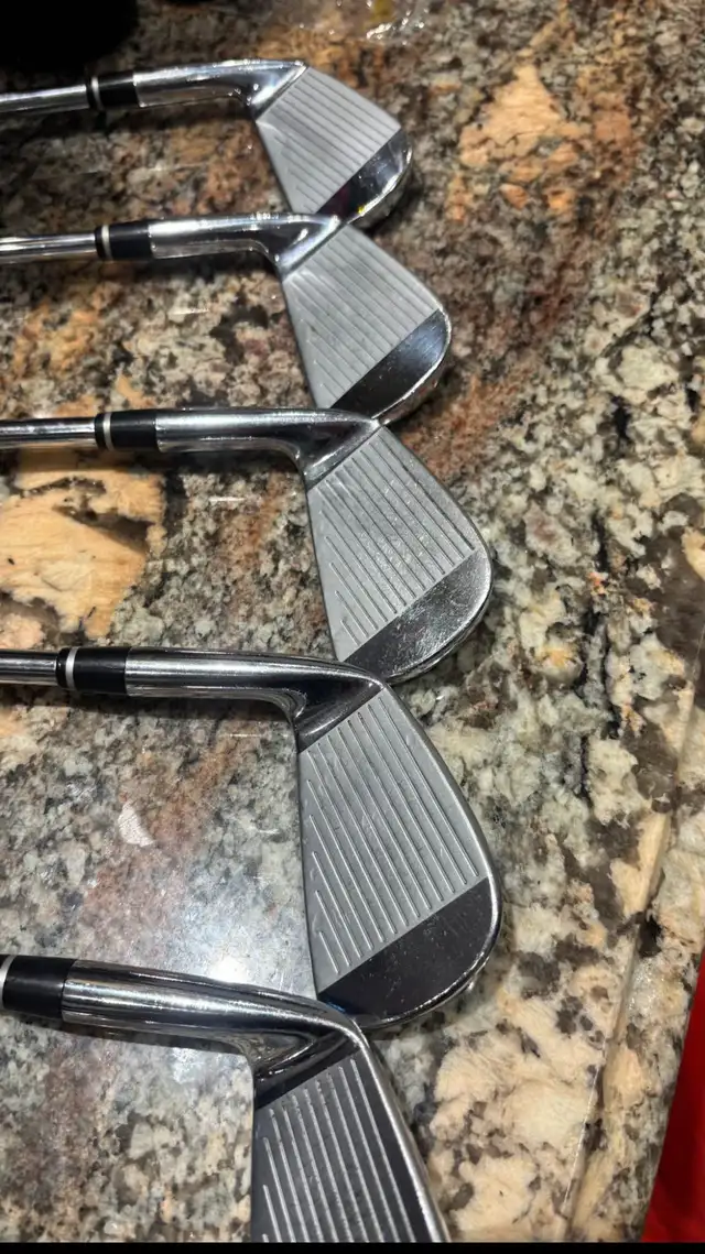 Nike Pro Combo Right Hand Stiff Flex Irons in Golf in Ottawa - Image 7