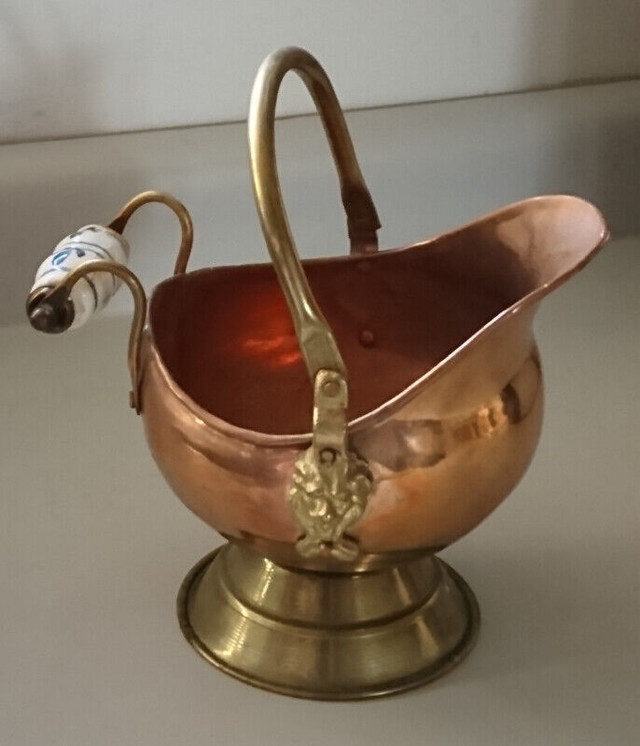Vintage Dutch Copper & Brass Coal Scuttle with Delft Handle in Arts & Collectibles in Oshawa / Durham Region