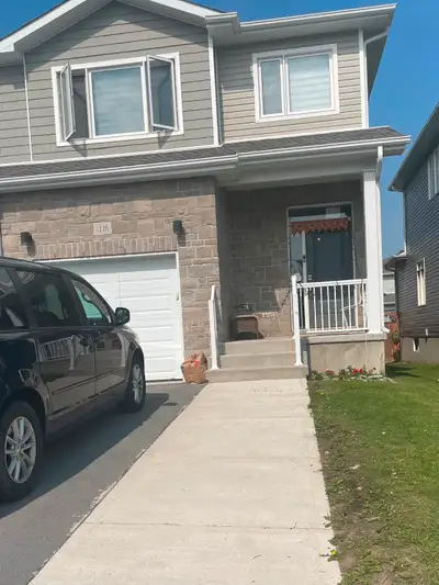 3 Bed | 2.5 Bath Spacious house for rent in the Cataraqui woods