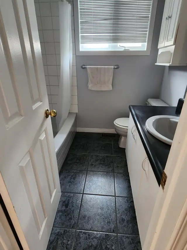 3 LARGE ROOMS IN SINGLE HOME CONVENT GLEN / ORLEANS GARD in Room Rentals & Roommates in Ottawa - Image 11