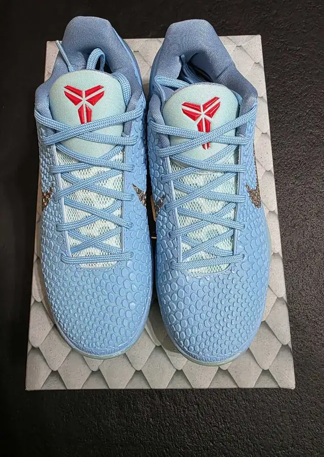 Kobe 6 Ice Grinch size 8 in Men's Shoes in Mississauga / Peel Region - Image 3