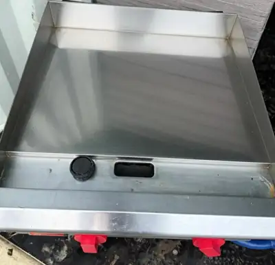 I am selling a used Omcan 36” Gas Broiler and a 24” manual hi/lo Flat Top with equipment stands alto...