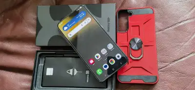 Téléphone en très bon état. Fonctionne bien et Il vient avec chargeur et boite. Vente rapide.