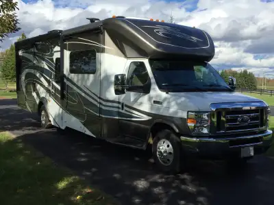 2015 WINNEBAGO ASPECT 30J Ford Chassis Triton 10 44,000 km 4000 watt Cummins Onan Micro-Quiet GenSet...