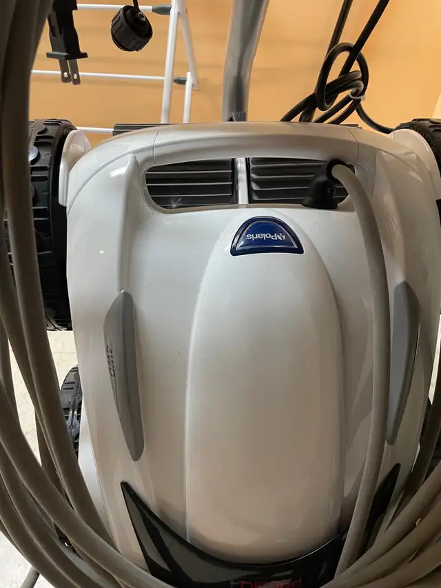 Polaris P965iQ Robotic Pool Cleaner in Hot Tubs & Pools in City of Toronto - Image 5