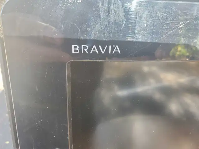 Sony 26 inch color TV model KDL-26M400 in TVs in Ottawa - Image 3