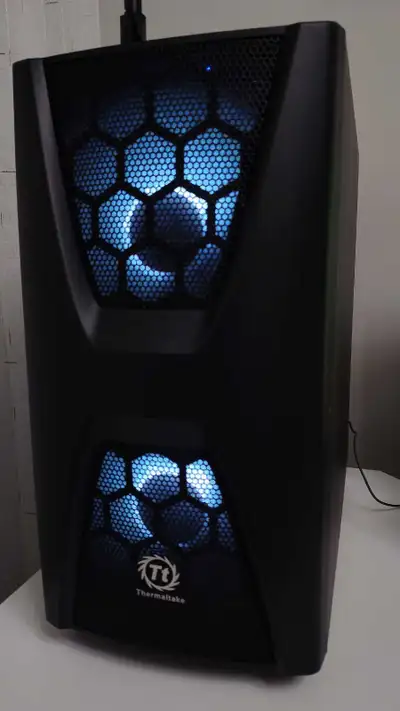 Gaming PC • i7 / 32 / RX 570, View more