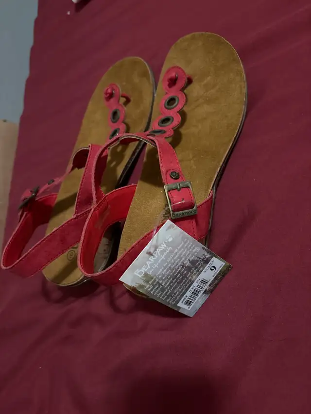 NWT Bearpaw size 9 sandals628632691028501217