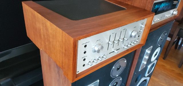 RARE FIND Marantz 1120/115B Both with Wood Cases in Stereo Systems & Home Theatre in London - Image 4