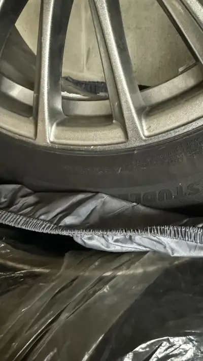 Snow tires 225/60R17