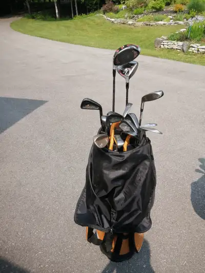 Bois 1 cobra stiff , fers Pinseekers, putter Maruman, sac Cobra orange