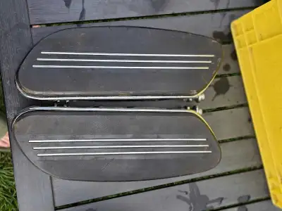 These are a pair of used Harley Davidson Streetglide floorboards, perfect for enhancing your riding...
