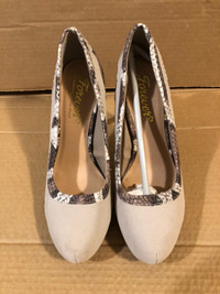 Exotic Print Pump - Size 8 - BRAND NEW - FREE DELIVERY