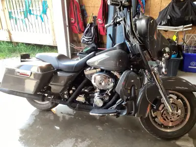 New kid, no time to ride, no room to store it. Bought from Davies in Richmond Hill, maintained at Ro...