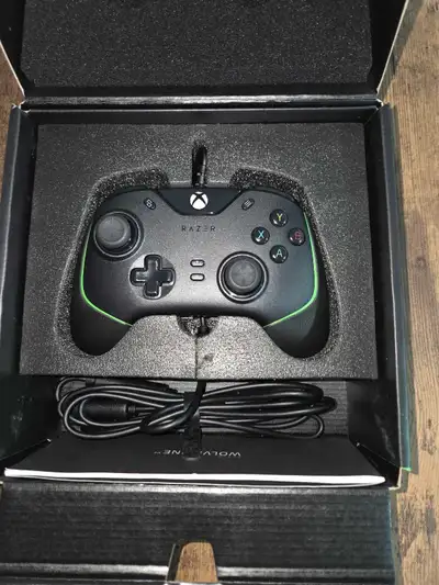Razer wolverine v2 wired xbox controller , View more