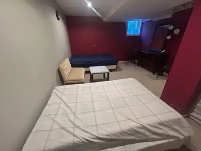Basement Room with Private Bathroom for Rent – Nepean, Ottawa Clean and spacious private room availa...