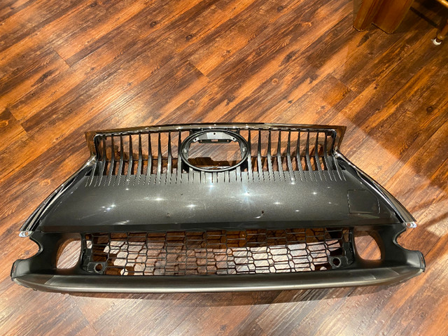 Used 2015 Lexus RC350 Executive Front Grill Assembly in Auto Body Parts in Brantford