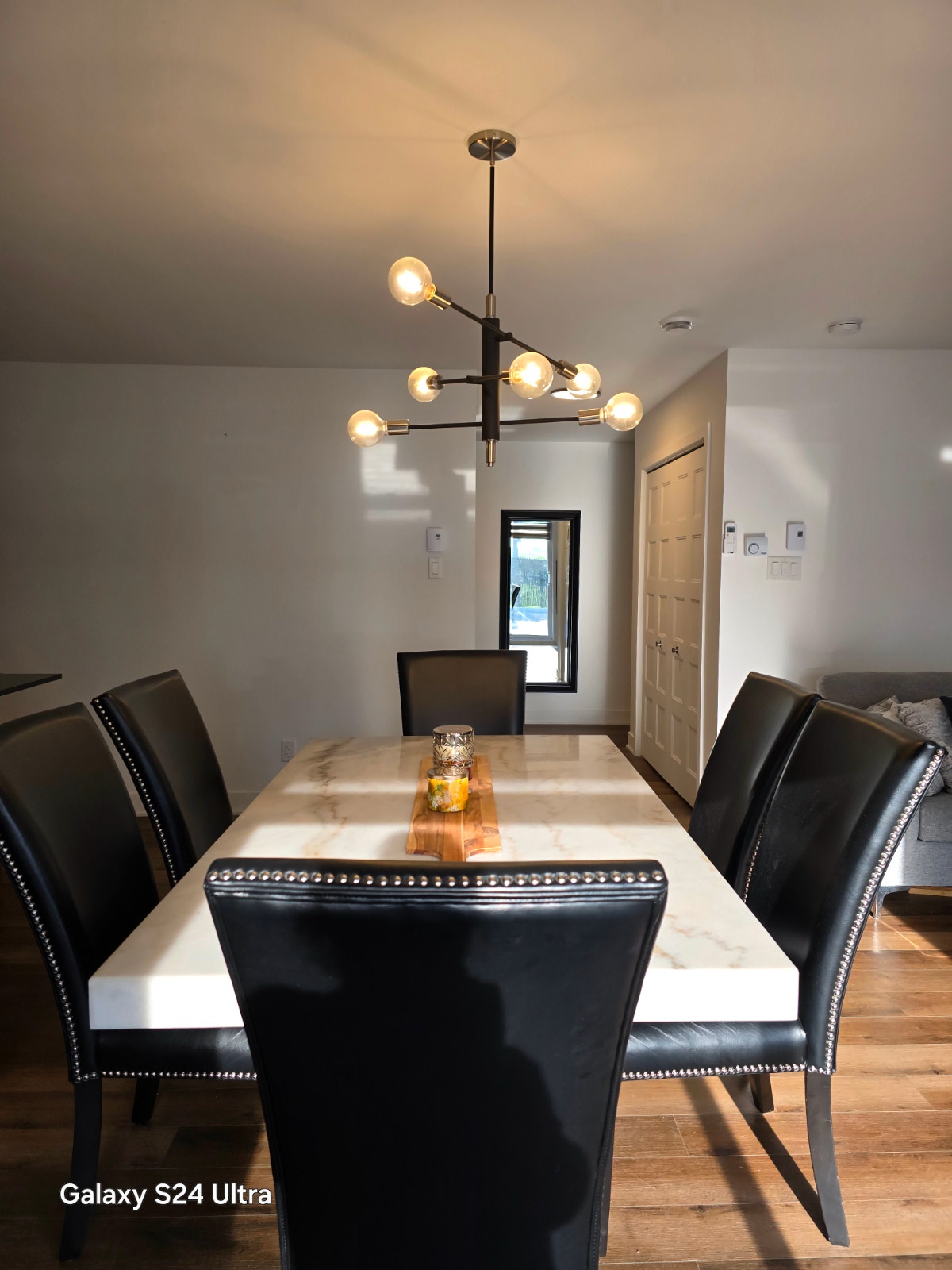 Appartement à louer - Grand 4 1/2 moderne et récent — photo 2