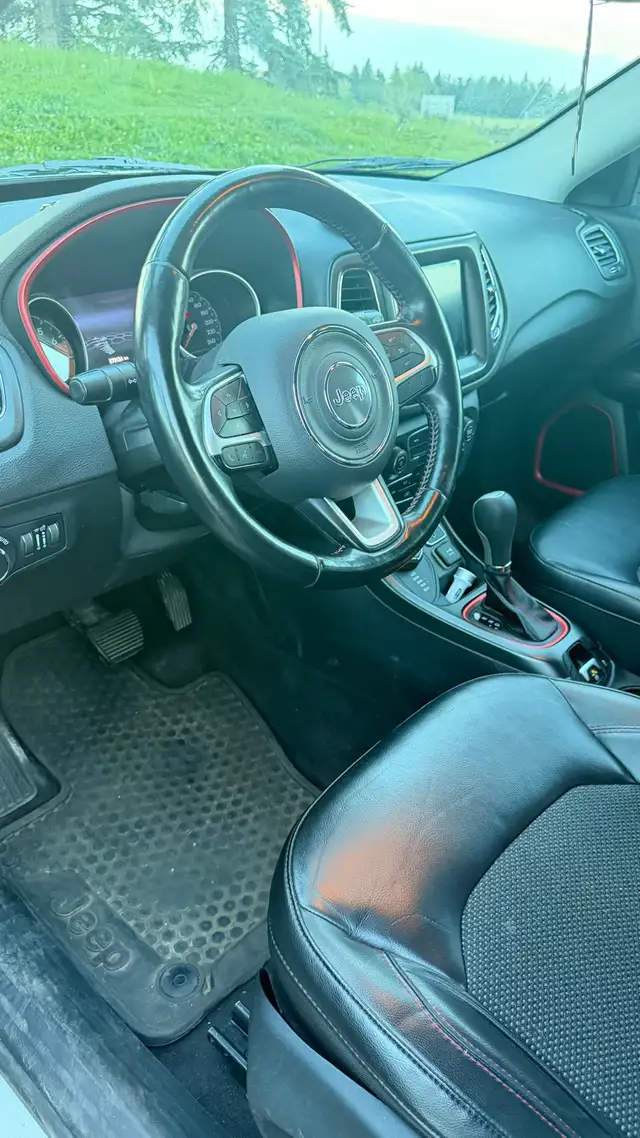 Car jeep conpass trail549766237101772803