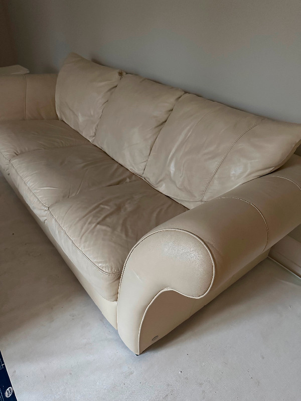 FREE Sofa Italian Leather Couches & Futons Hamilton Kijiji