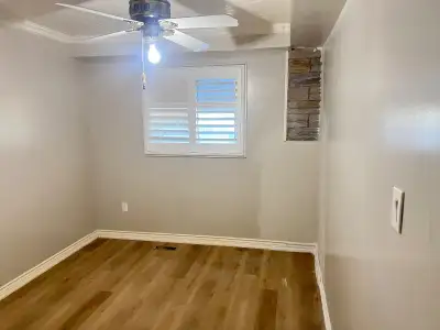 One bed rooms are available in ground level. Shared bathroom. Close to Finch/Victoria Park. Back yar...