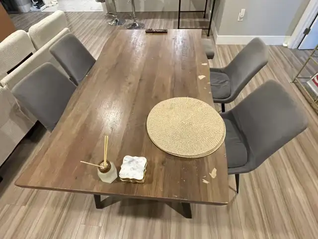 Dining Table includes 4 chairs and 1 bench  in Dining Tables & Sets in Bedford - Image 3