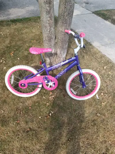 Girls bike, (44-355) 18 x 1.75 Training wheels included.