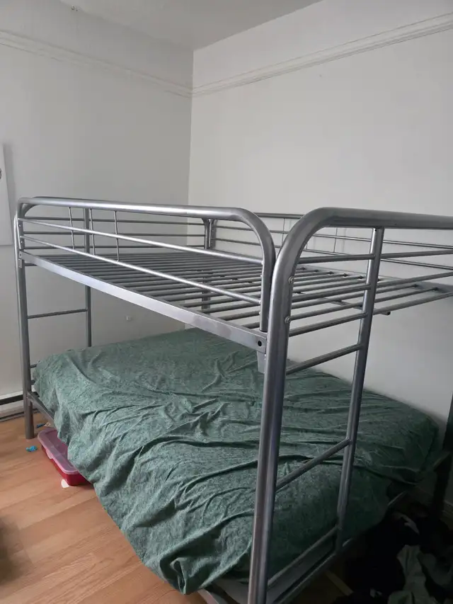 Lit double superposer double in Beds & Mattresses in Shawinigan - Image 2