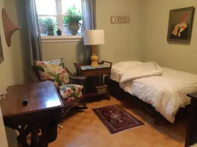 Clean, bright room in Davisville's beautiful Mid-Town Toronto