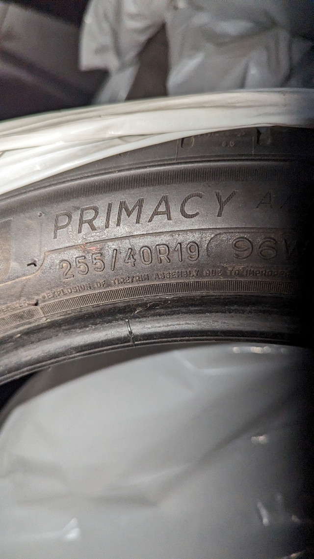 Michelin Primacy A/S 1 tire 255 x 40 x 19 in Tires & Rims in Edmonton