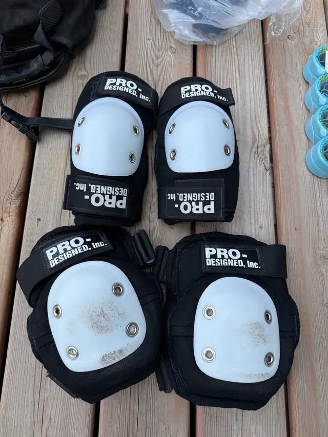 Riedell RS-1000 Roller Derby Package in Skates & Blades in Calgary - Image 4