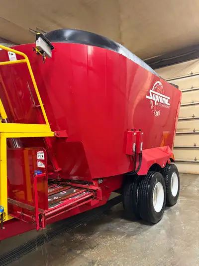 1200t supreme mixer. 2018. Scale and display on side of unit. Front conveyor with dog leg conveyor o...