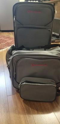 4 pice luggage set in new condition 