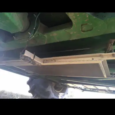 The combine drop screen is a patented innovation that allows farmers to check the grain loss of thei...