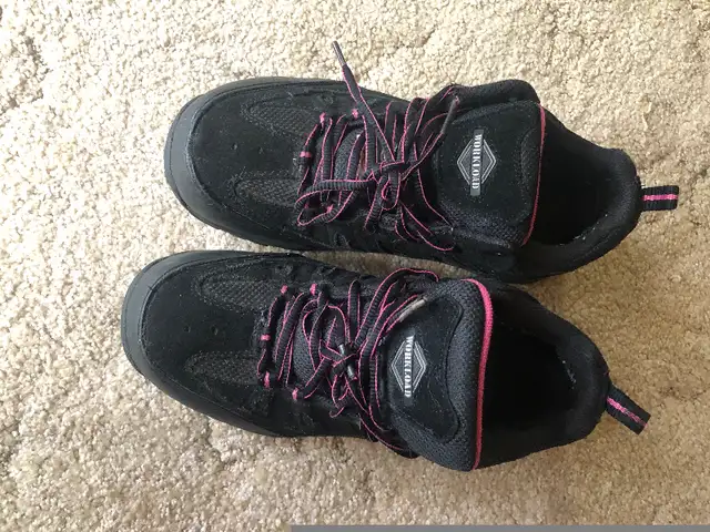 Safety shoes in Women's - Shoes in Kitchener / Waterloo - Image 4
