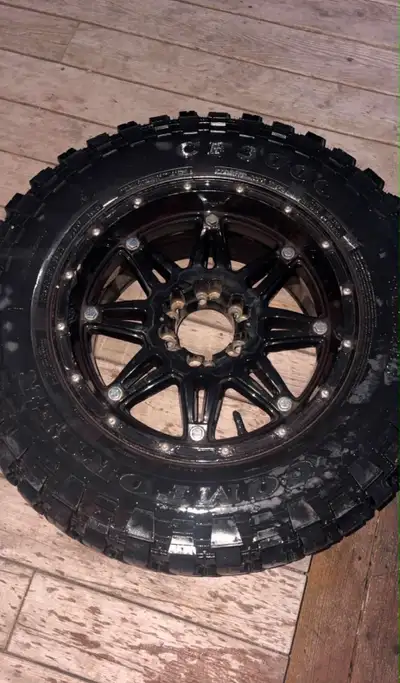 New COMFORSER CF3000 mud terrain tire. Tire is 33X12.50R18LT. Has aggressive tread pattern. Mounted...