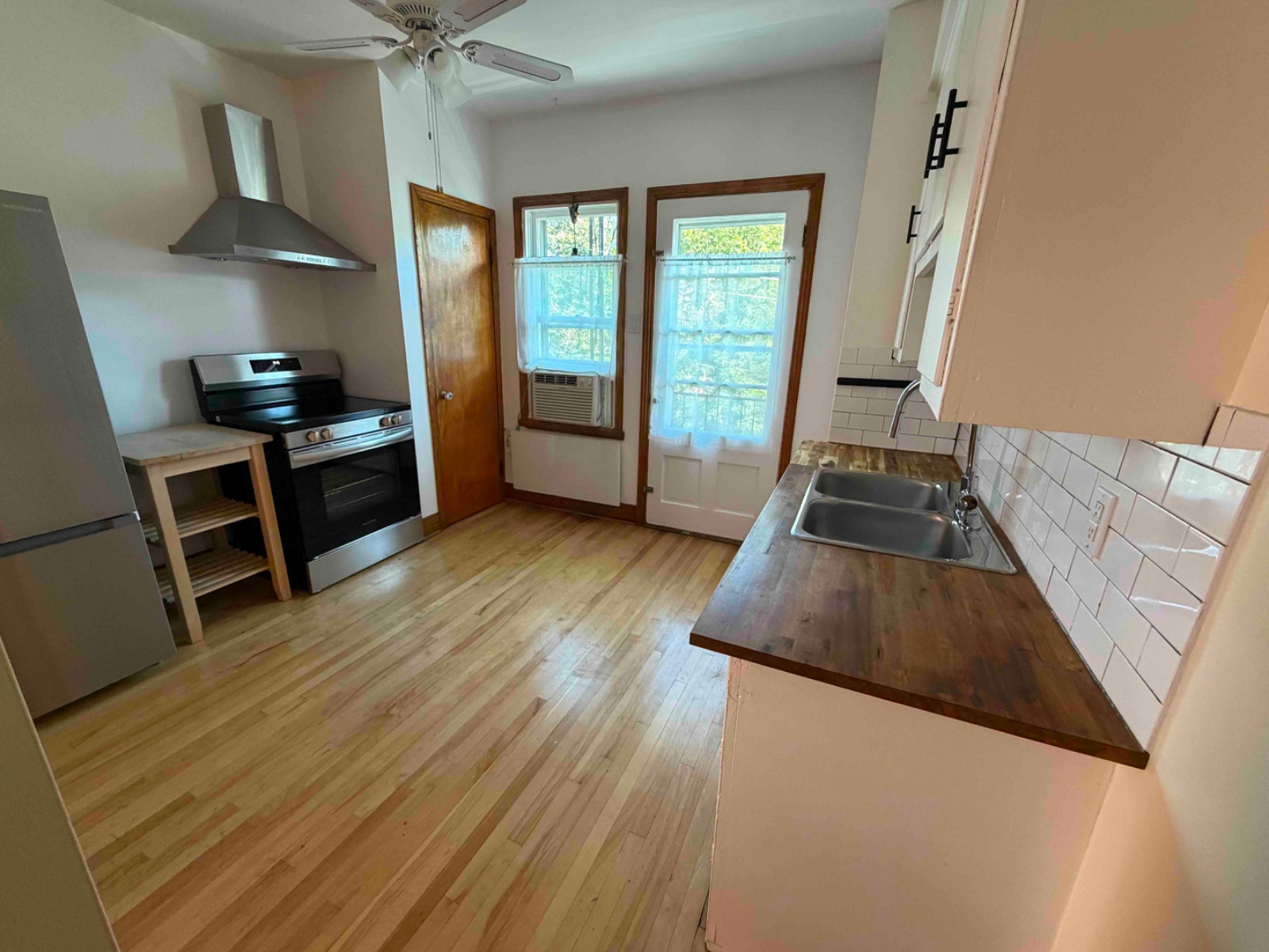 4½ à louer / for rent - Métro Frontenac-Ville-Marie/Hochelaga — photo 1