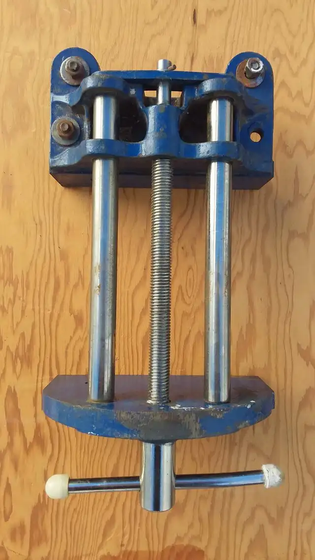 Record Woodworking Vise in Hand Tools in Calgary - Image 4