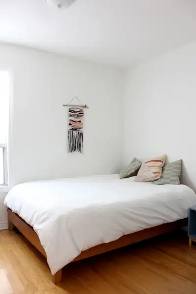 ISO mature roommate in a 2 bedroom unit for June 01 UNIT: One bedroom in a two bedroom/1 washroom un...