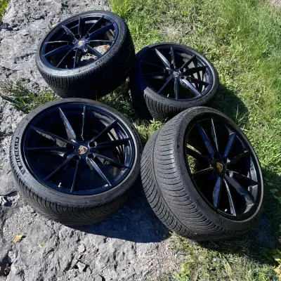 For sale is a genuine Porsche 911 Carrera / Targa 992.1 winter setup featuring factory 20"/21" inch...