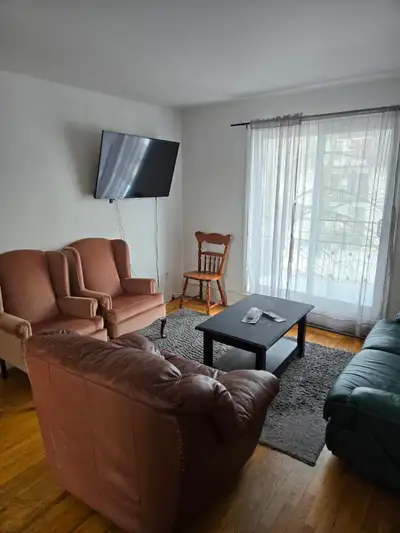 Splendide 4 1/2 rénové et entièrement meublé dans un 6Plex à Longueuil. - Loyer 1590 $ - 2 chambres...