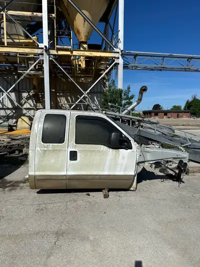 99 to 07 Ford super duty extended cab. This cab is super clean and completely rust free. We offer de...