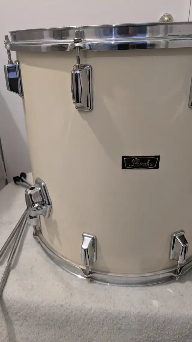 Pearl wood fibergass 70s in Drums & Percussion in West Island - Image 6