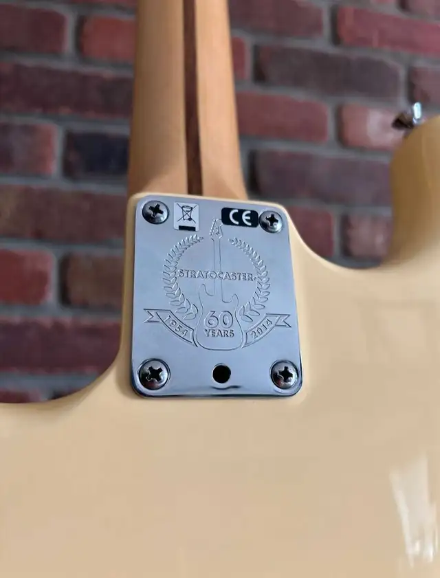 Fender® American FSR 60th Anniversary Stratocaster + Tweed Case in Guitars in Mississauga / Peel Region - Image 5