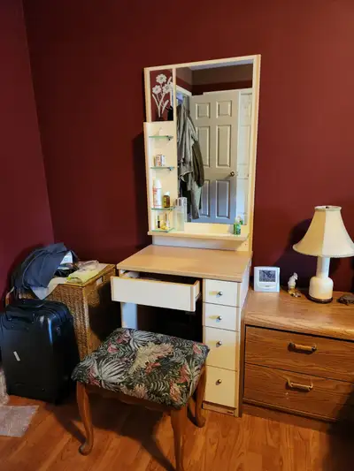 wooden vanity desk with dressing stool - aprox sizes: 24,2 " L x 17 ' W x 66.5 " H - manpower NEEDED...