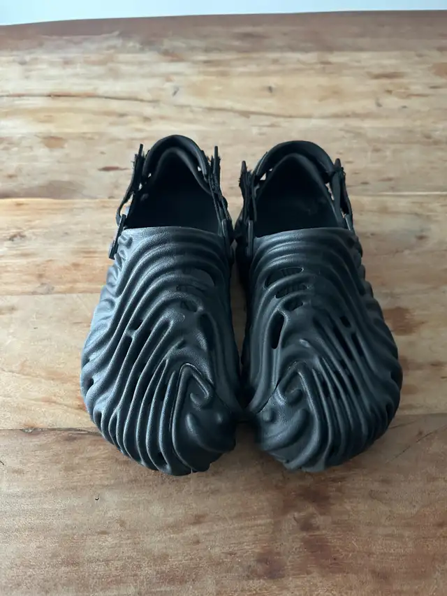 Salehe Bembury x Crocs Pollex Clog - Sasquatch (Black) - Size M8 in Men's Shoes in Markham / York Region - Image 3