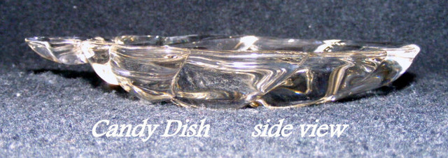 2 clear glass candy dishes, leaf shape, 10 x 15 cm, like new in Kitchen & Dining Wares in City of Toronto - Image 3