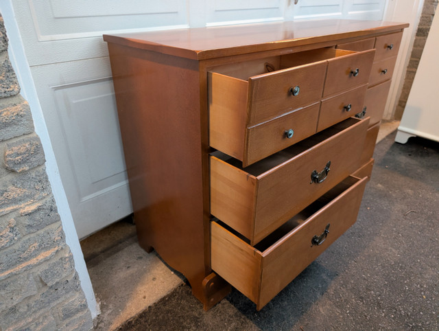 Vintage Long Wooden Dresser in Dressers & Wardrobes in Oakville / Halton Region - Image 3
